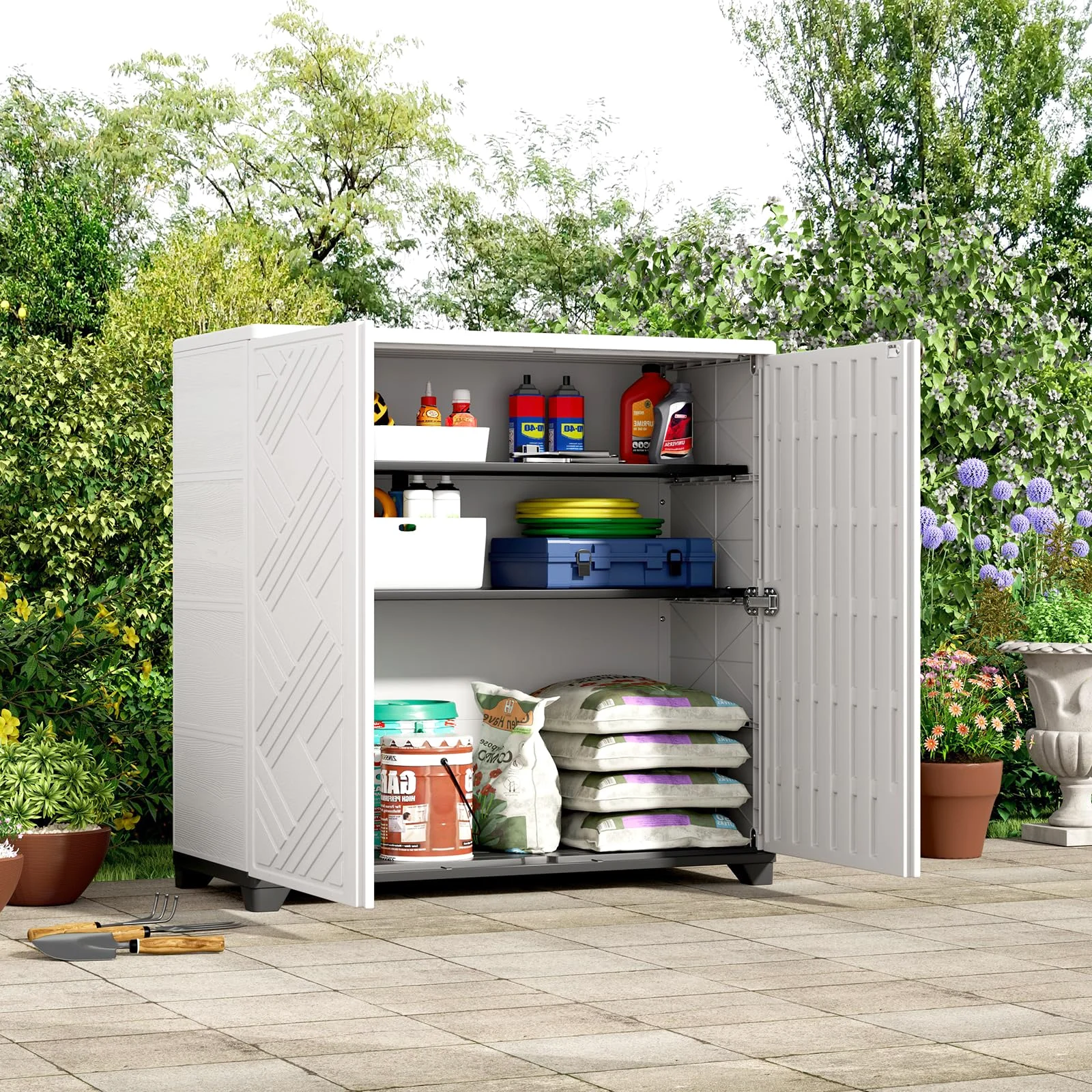 Shelves & fitted parts in use